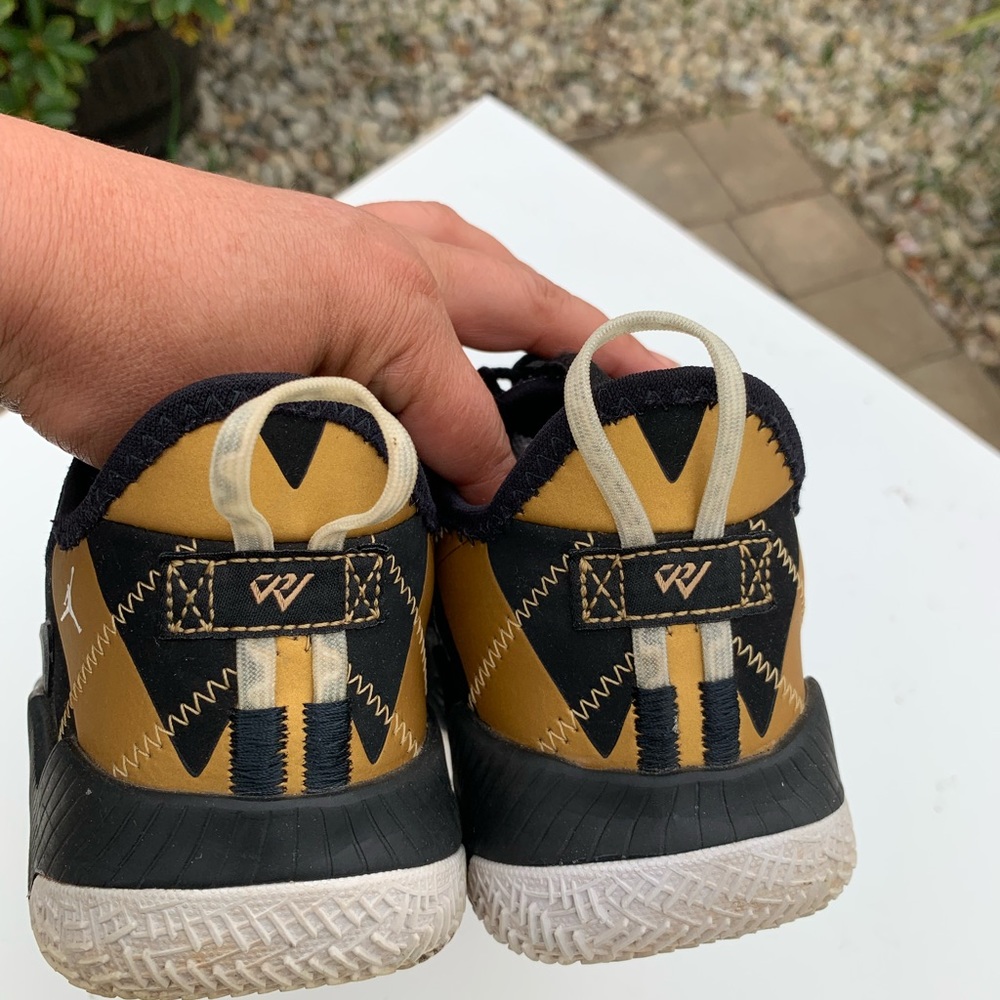 Jordan Westbrook One Take II size 4.5 Y gold and black - Picture 12 of 12